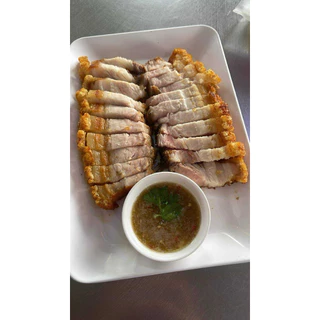 หมูกรอบพร้อมทาน คัดเกรดA มันน้อย +น้ำจิ้มซีฟู้ด หนังกรอบฟูเนื้อนุ่ม ทำสดใหม่วันต่อวัน แพ็คซีลสูญญากาศอย่างดี ส่งไวทุกวัน