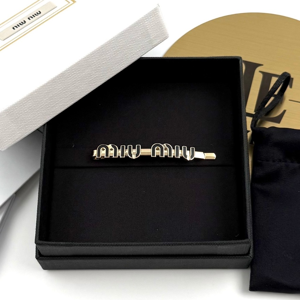 MIUMIU กิ๊บติดผมโลหะเคลือบ 5IF146 สี Black ของแท้ 100%