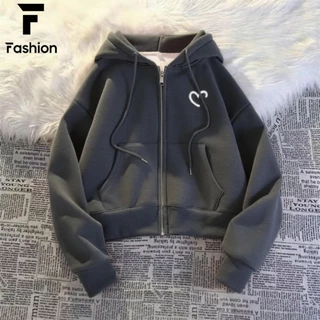 พร้อมส่ง เสื้อเเขนยาวมีฮู้ดมีหมวกเเฟชั่น เสื้อคลุมกันหนาว ปักลายหัวใจ