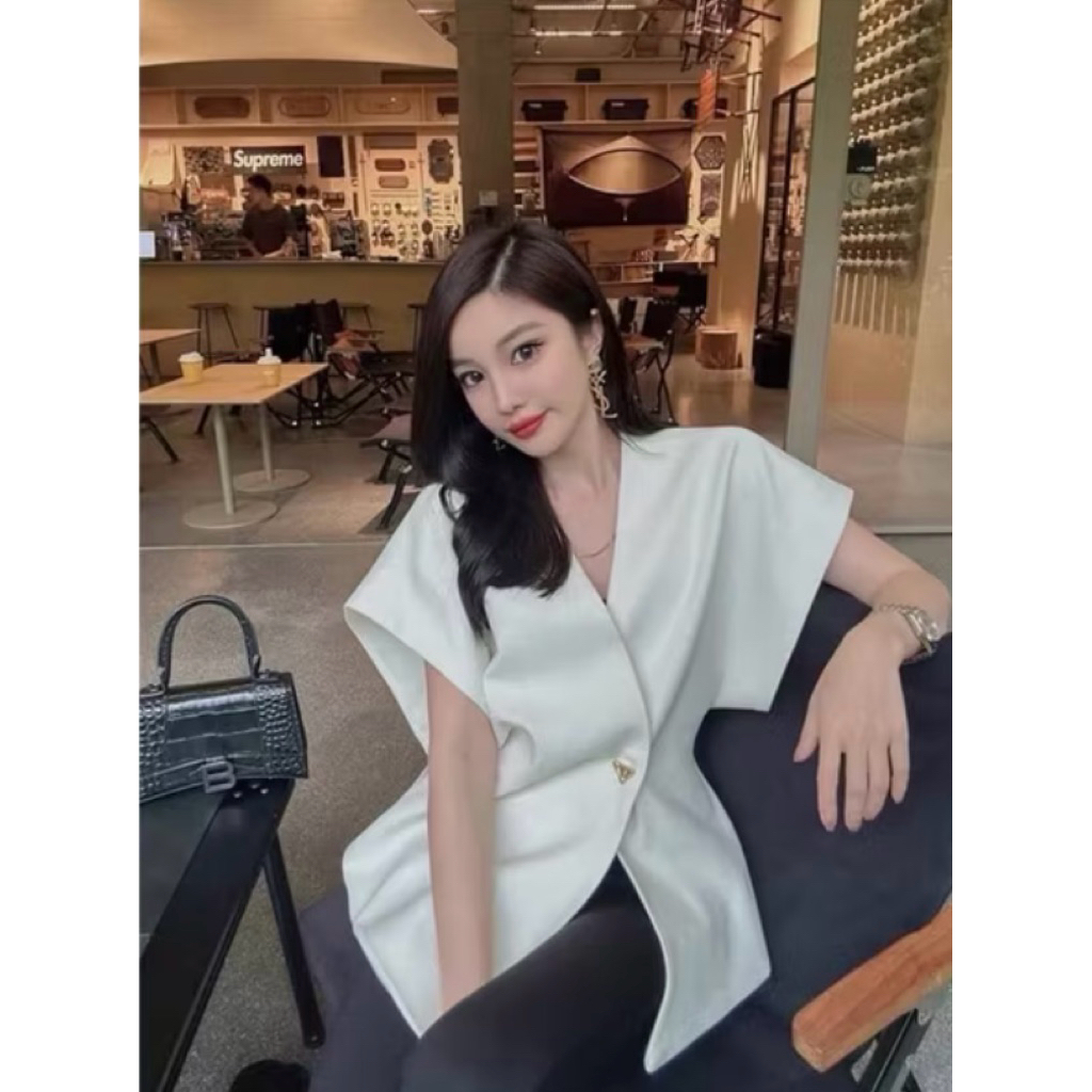 Masaya เสื้อคุณหนู  ทรงสวย เรียบหรู ดูแพง เสื้อมีซับในอย่างดี พร้อมกระดุมทองและกระดุมกันโป๊ช่วงออก อก42