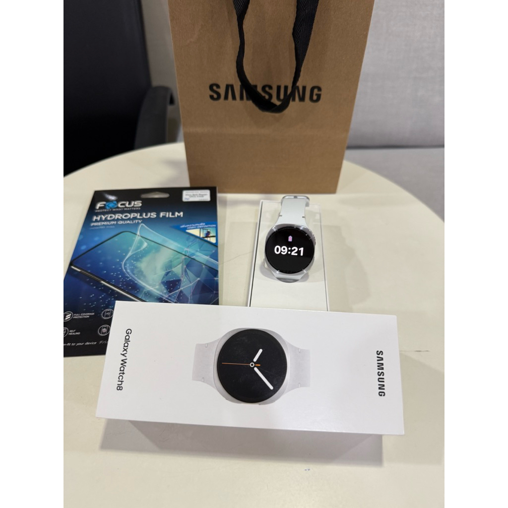 ส่งต่อ Galaxy Watch8 40 mm เชื่อมต่อ bluetooth สี silver สภาพเหมือนใหม่ 95%