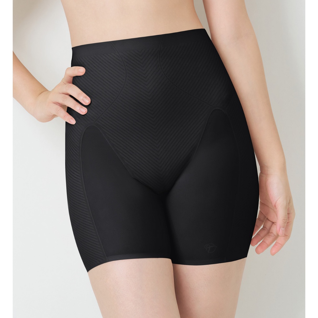 Triumph กางเกงชั้นในเก็บกระชับเอวสูงปานกลาง รุ่น Body Make Up Illusion Curve PMY AX รหัส 10225950 สีดำ 0004 — صورة 3