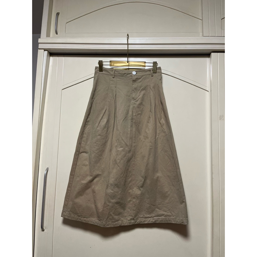 THE JULY MO Z.L กระโปรงยาว สีครีม สวยมาก สภาพดีมาก เอว28“ สะโพกฟรี ควายาว32”