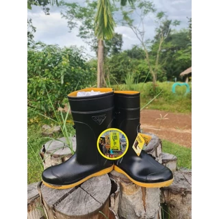 บูทพีวีซีเนื้อนิ่มพื้นเรียบใส่สบาย สูง 30 ซม ตรา เด้นโซ เหมาะกันงานสวน เดินในบ้านไม่ปวดเท้า