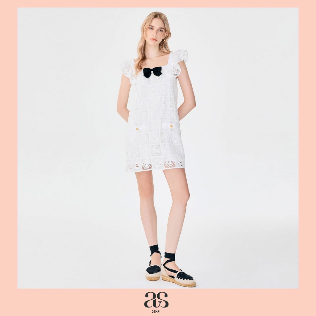 [asv aw25] Jane Mini Dress มินิเดรสผู้หญิง ทรงเอ คอเหลี่ยม แขนกุด แต่งระบายที่คอและแขน แต่งโบว์ปิเกต