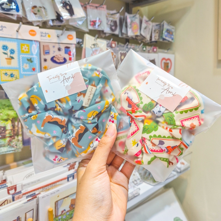 ✨มีลายใหม่✨Flower Scrunchie ยางมัดผมลายดอกไม้ 💐น่ารักเกินต้าน ยางรัดผม ที่กิ๊บเก๋ยุเรก้ามาก🫧 [Twenty