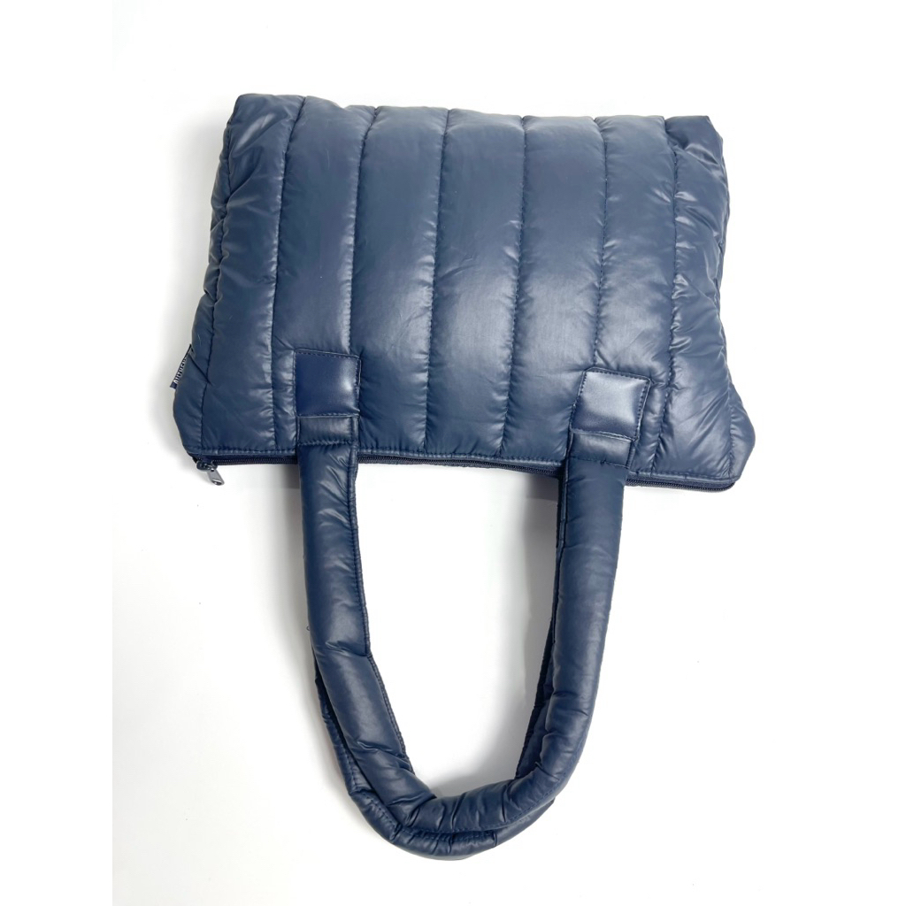 (used) :: Authentic fluffy bag น้องนุ่มๆ นวมๆ ใส่ipad labtop ได้ เบาหวิว สภาพสวย ผ้าร่มลื่นๆ