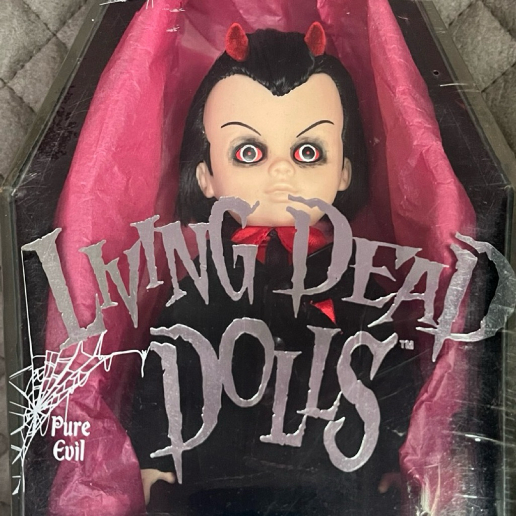 Lou Sapphire Living Dead Dolls Series 2 Doll New Sealed NIB 2002 Mezco Devil 🌟ตุ๊กตา Living Dead Dol