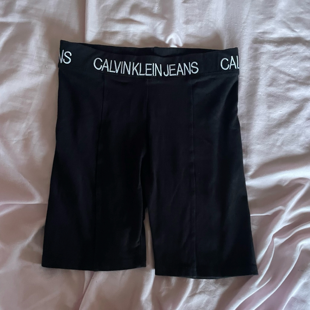 Calvin Klein Jeans กางเกงขาสั้นรัดรูป มือสอง