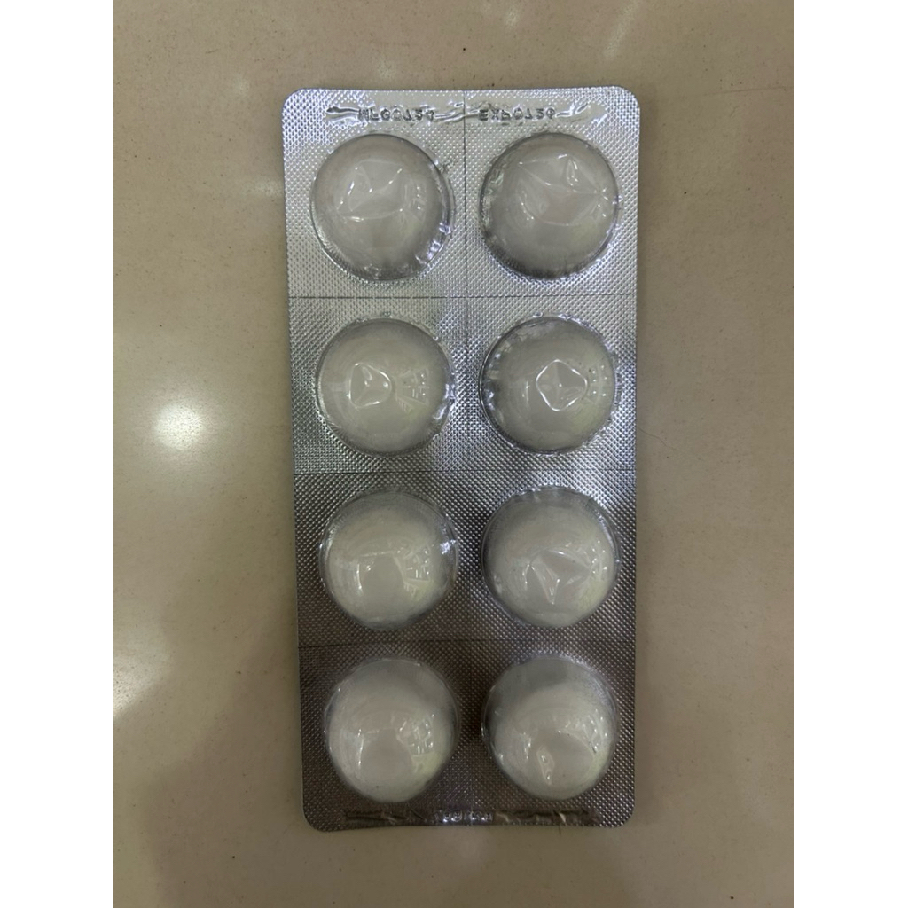 Mega สำลีก้อนชุบแอลกอฮอล์ Alcohol Cotton Ball ยี่ห้อ Mega 8ก้อน/แผง 1 แผง