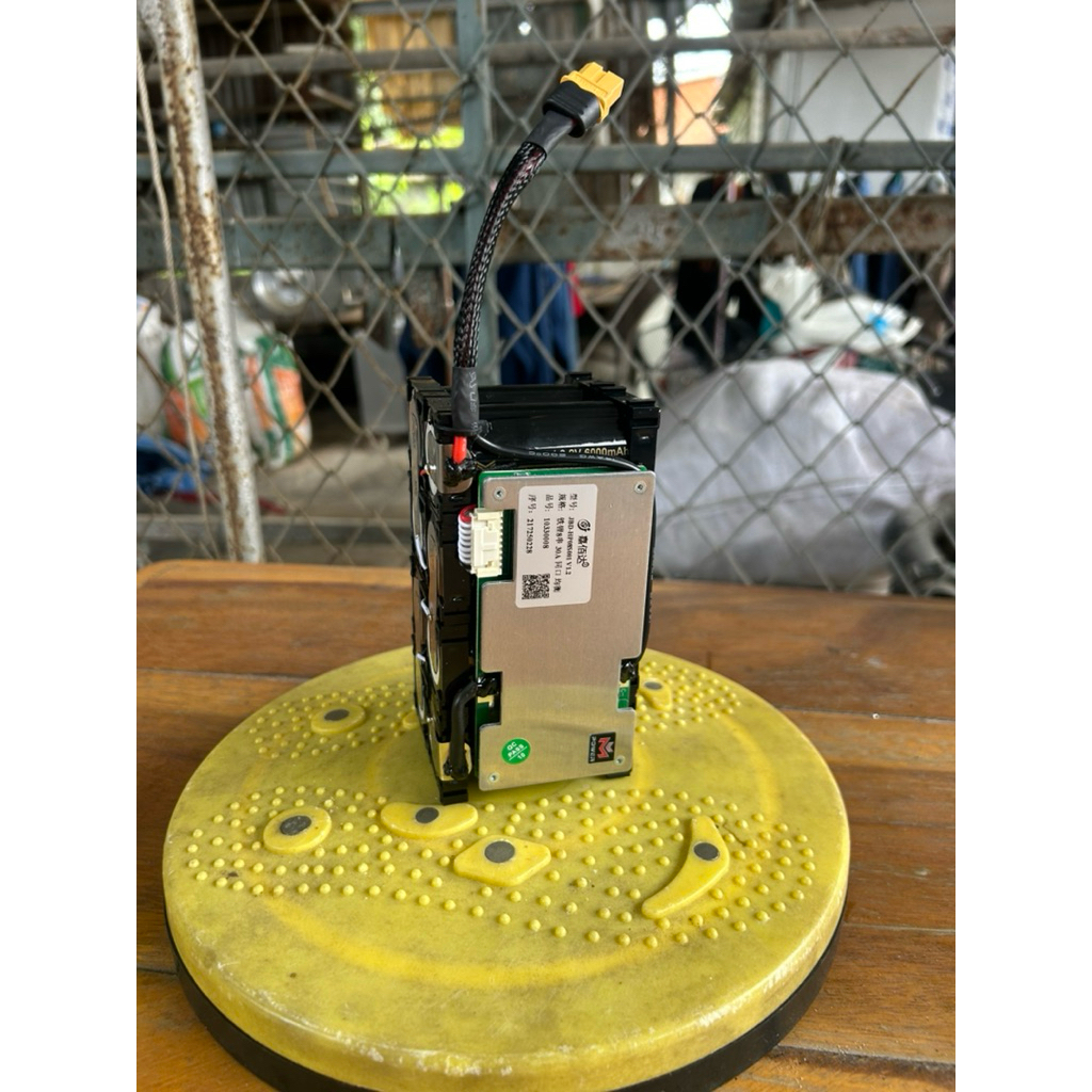 Lifepo4 8S 25.6V 6000ma bms jbd 30A ที่ชาร์จ2A