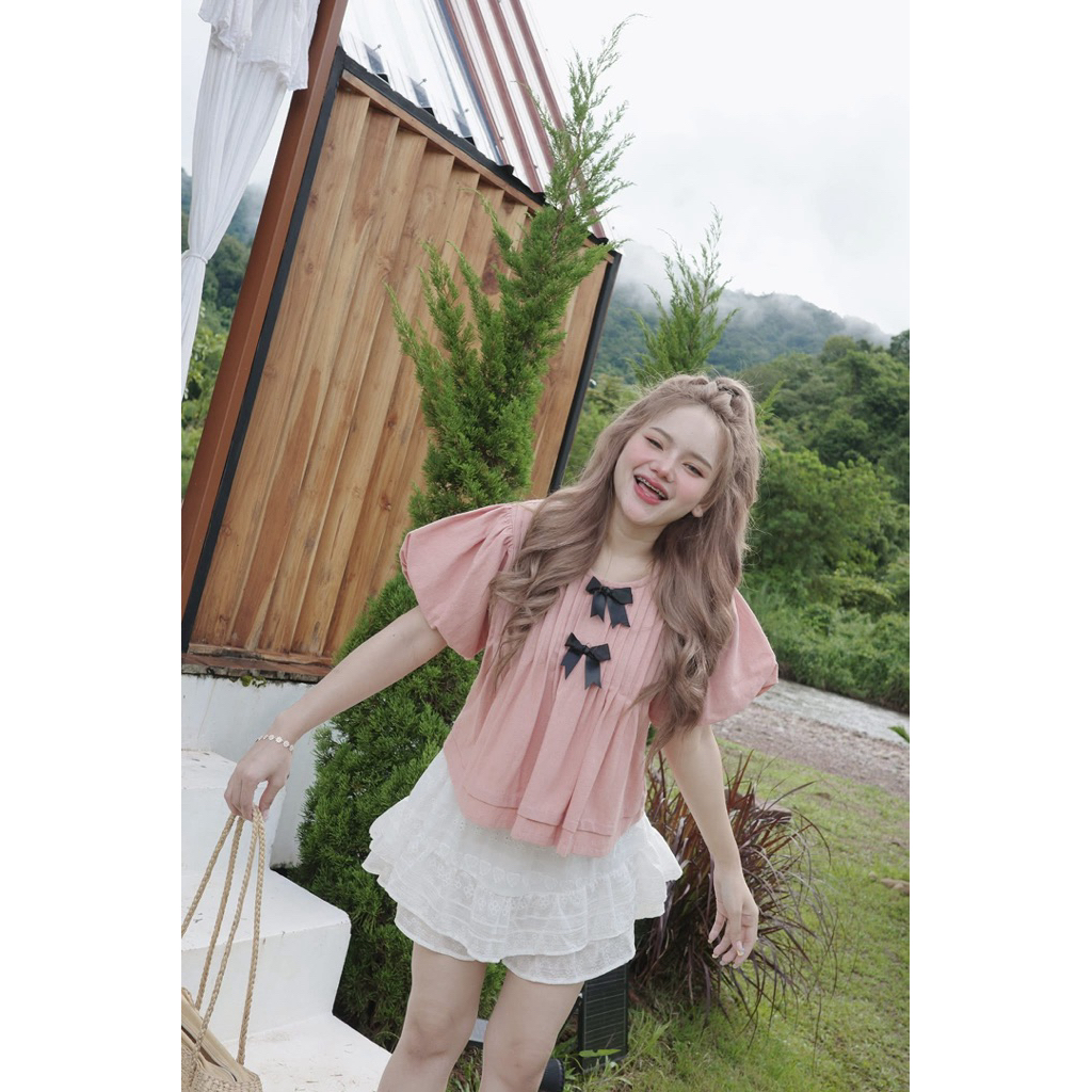 เสื้อคอกลมแต่งจีบเนื้อผ้าฝ้ายสีพื้น