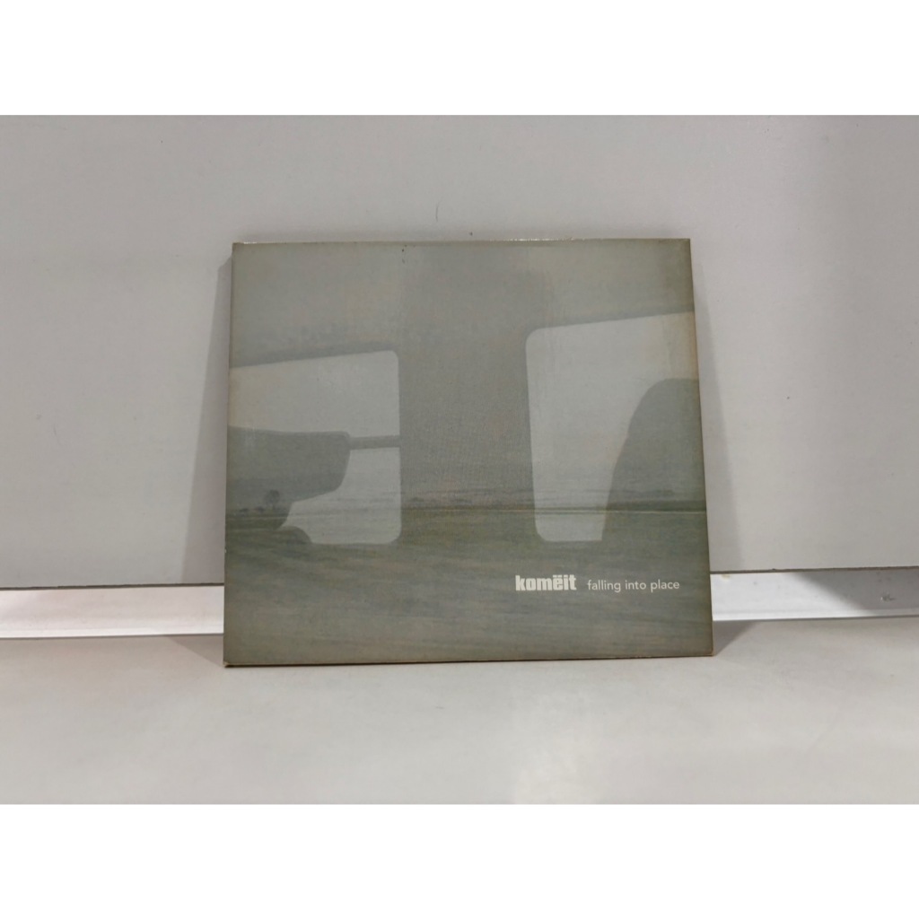 1 CD MUSIC  ซีดีเพลงสากล    komeit falling into place      (L4A39)