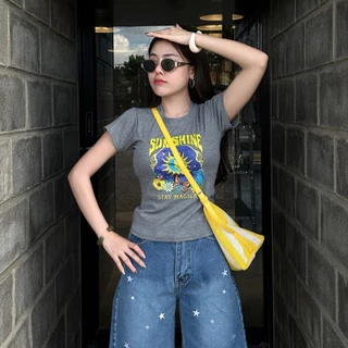 🌈SpinnyHouse🌈เสื้อยืด ทรงเข้ารูป สกรีนลายแน่นๆเท่ๆ ใส่แล้วดูผอม เสื้อเอวคอด ผ้าร่องยืดรุ่น แครอท พระอาทิตย์เหลือง