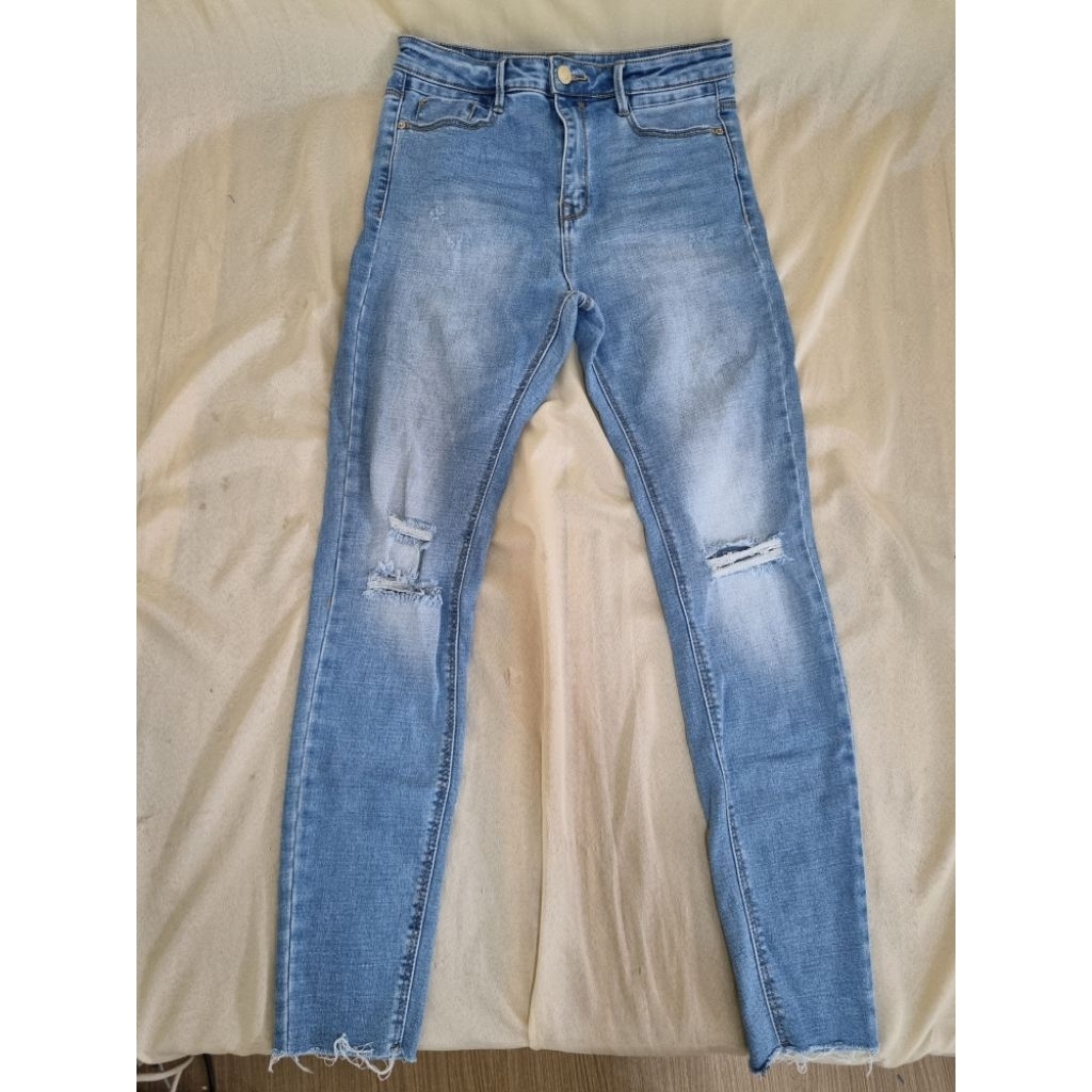 z30. ยีนส์แบรนด์สเปน Stradivarius เอวสูง กางเกงยีนส์ผู้หญิงแบรนด์แท้มือสอง สภาพ 90% ใหม่มากก