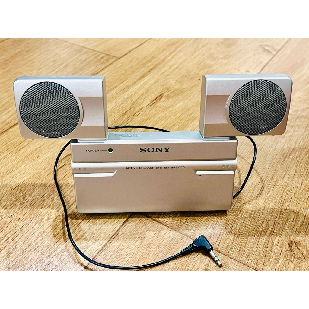 ลำโพงพกพา Sony SRS-T70 Active Portable Speaker | พกพาได้ พับเก็บง่าย ใช้ถ่าน/ไฟบ้าน สีบรอนเงิน