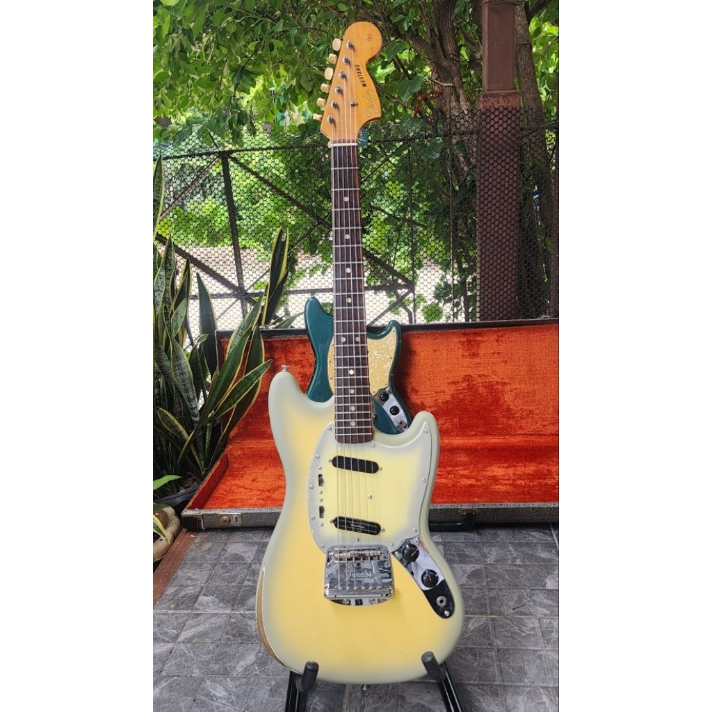 กีตาร์ Vintage 1965 Fender Mustang Guitar Antique w/Hardcase Pick up Seymour Duncan hot rial มือสอง