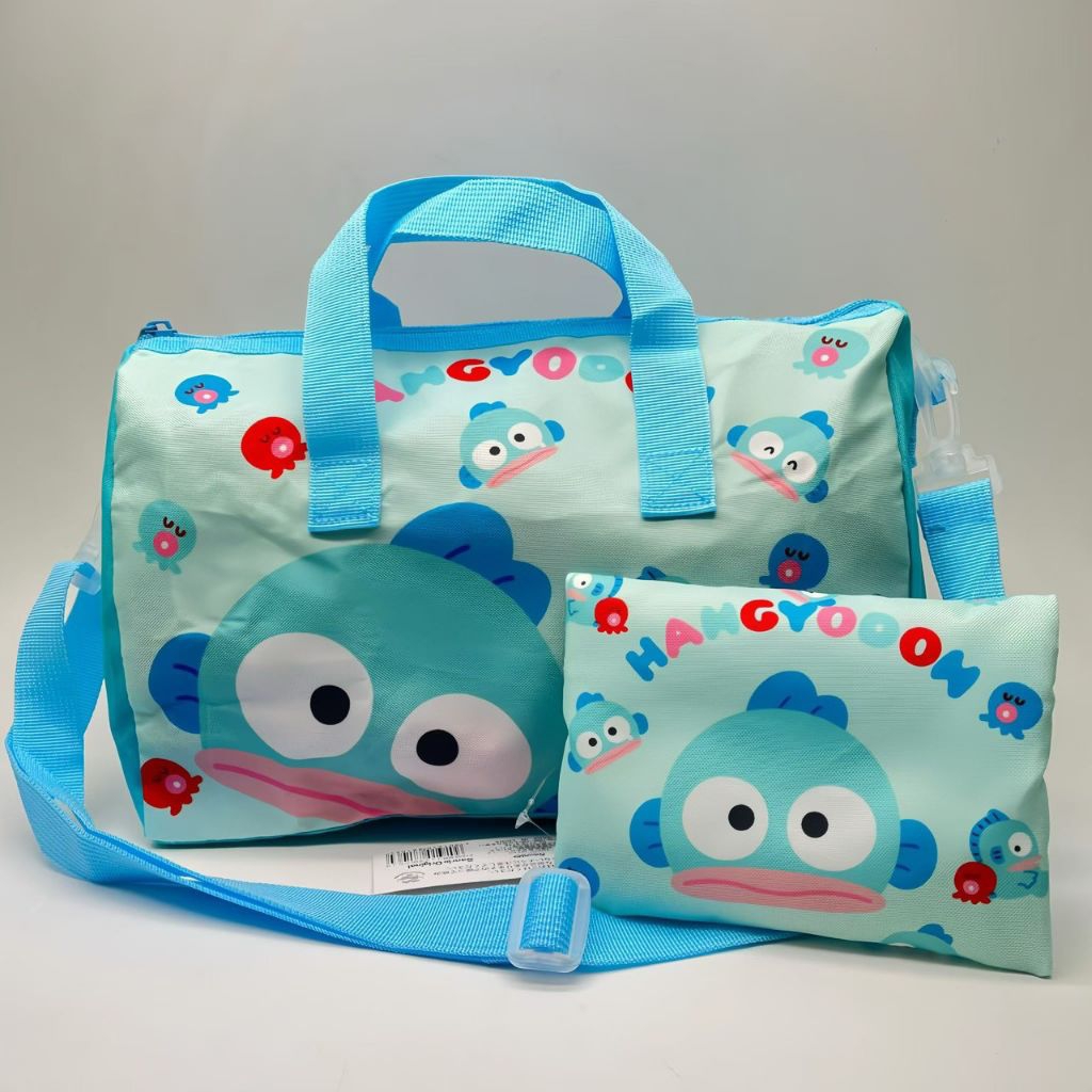 กระเป๋าเดินทาง Sanrio ใส่ของได้ทั้งหิ้วและสะพาย ผ้าหนา ขนาด 29x19x12 ซม มี 9 ลาย ราคาใบละ 229 บาท