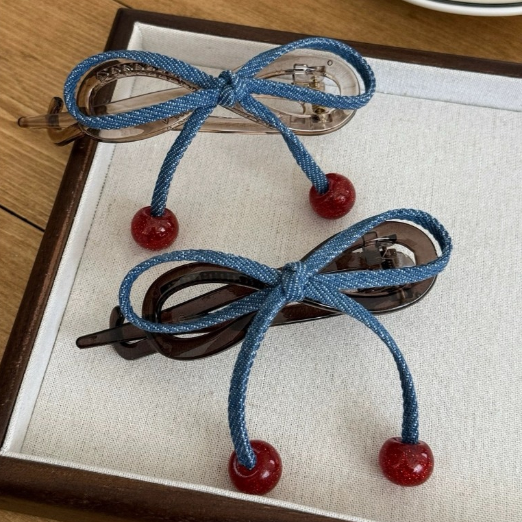 พร้อมส่ง!🇹🇭 ราคา/ชิ้น Denim Bow Cherry Pin กิ๊บโบว์ยีนส์ประดับเชอร์รี่ห้อย ดีไซน์เก๋สดใสคลาสสิก เนื้องานเกาหลี พรีเมี่ยม