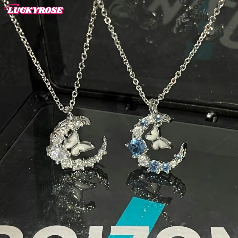 LUCKYROSE สร้อยคอคล้องคอ จี้พระจันทร์และผีเสื้อ ประดับเพชร สีเงิน สไตล์อินสตาแกรม