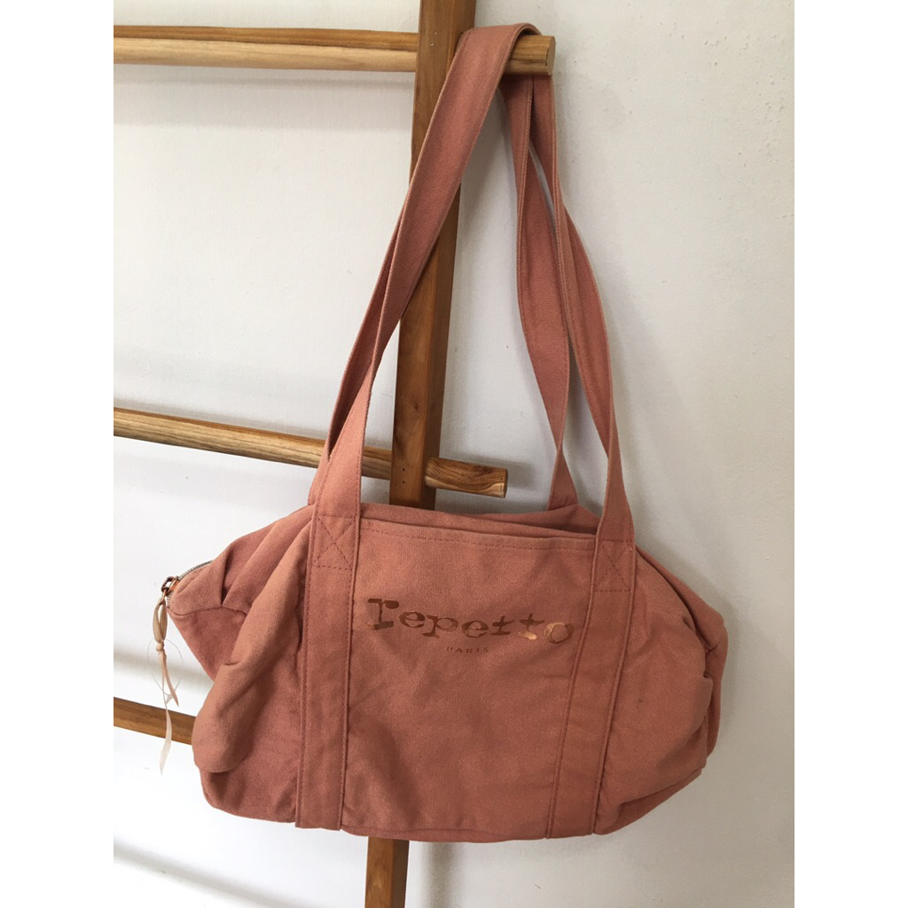B4 มือสอง repetto paris *มีสีด่างจาง มอมฝุ่น* ผ้าแคนวาส กระเป๋า บัลเล่ต์ สีชมพู โอโรส อมน้ำตาล