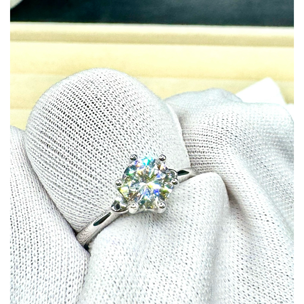 1 Carat Mossanite D VVS1 Lab Diamond Logo with Twig Crystal Stone - Silver Certified (GRA Certified)