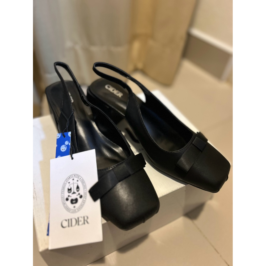 💥อัลบั้มรองเท้าใหม่CIDER！ส่งต่อรองเท้าสีดำสุภาพหัวตัดประดับริบบิ้นสายรัดเปิดส้น ทักแชทสอบถามได้นะคะ