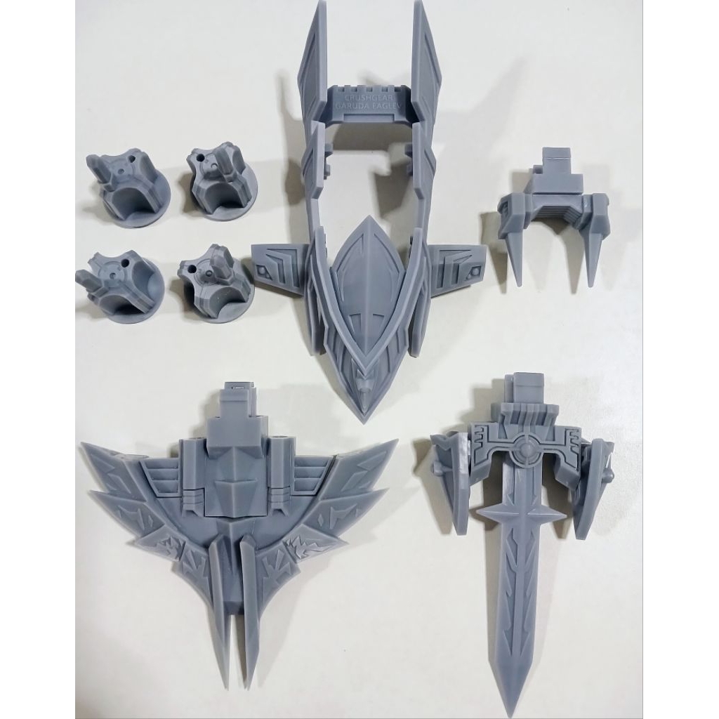 Crush Gear Turbo Garuda Eagle , Gold Blade งานเรซิ่นAbs สภาพดี วัสดุแข็งแรงใส่ชนได้ ตำหนิล้อหล่อไม่เ