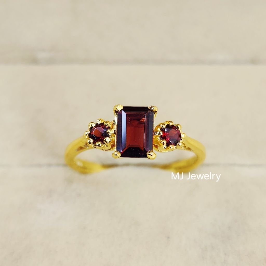 แหวนพลอยโกเมน Red Garnet แหวนพลอยแท้ เงินแท้ 92.5% แหวนจากจันทบุรี