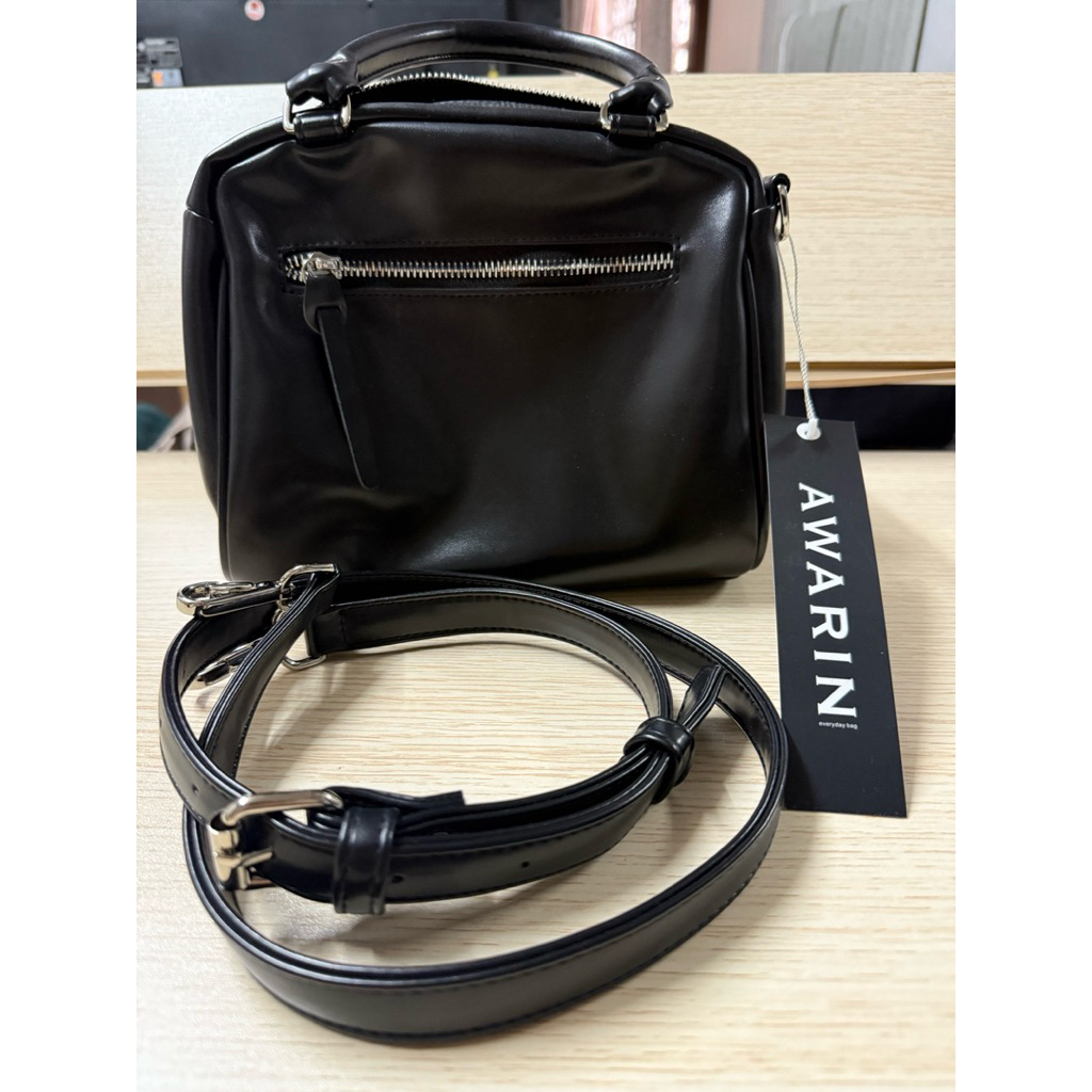 Awarin City bag classic สีดำ พร้อมสายสะพายหนัง