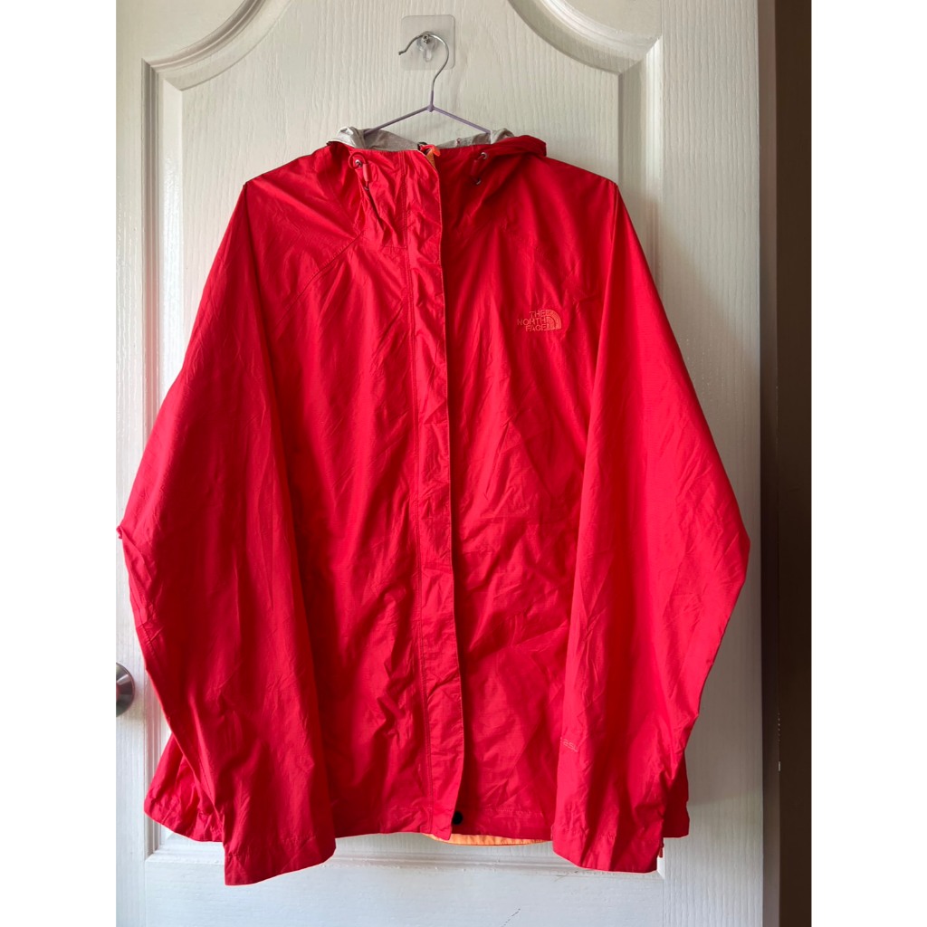 เสื้อ Thenorthface (TNF) มือสอง แท้100% Hyvent 2.5L อก 46 ยาว 27 ตำหนิลอกบริเวณคอตามรูปไม่เยอะ