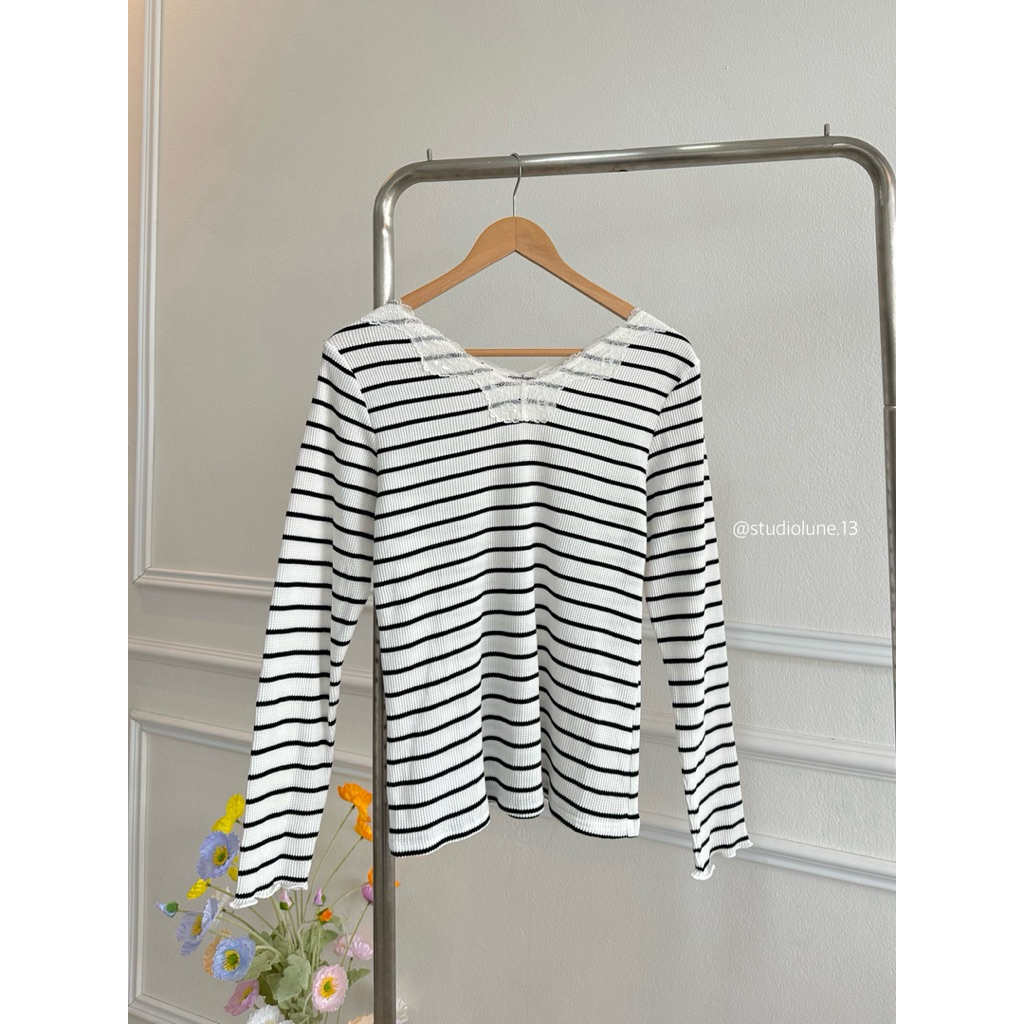 เสื้อผ้าร่องยืด ลายทางขาวดำ | L(14)-01