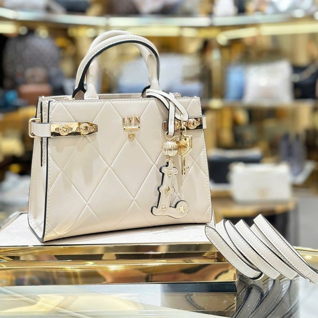 🌈พร้อมส่ง 𝐋𝐘𝐍 RE-EDIT WONDER TOTE​ กระเป๋าทรงถือ-สะพายข้าง