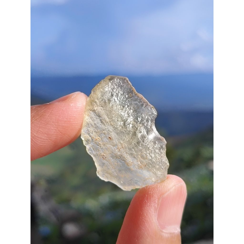 🏜️ แก้วทะเลทรายลิเบียน ( Libyan Dessert Glass ) หรือ สะเก็ดดาวลิเบียน ( Libyan Tektite )