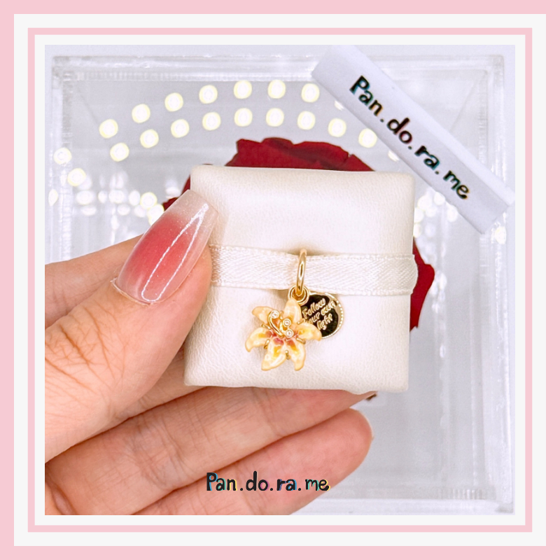 [พร้อมส่ง  สินค้าแท้ 💯] ราพันเซล *New2025* Disney Tangled Sundrop Flower Glow-in-the-dark Charm