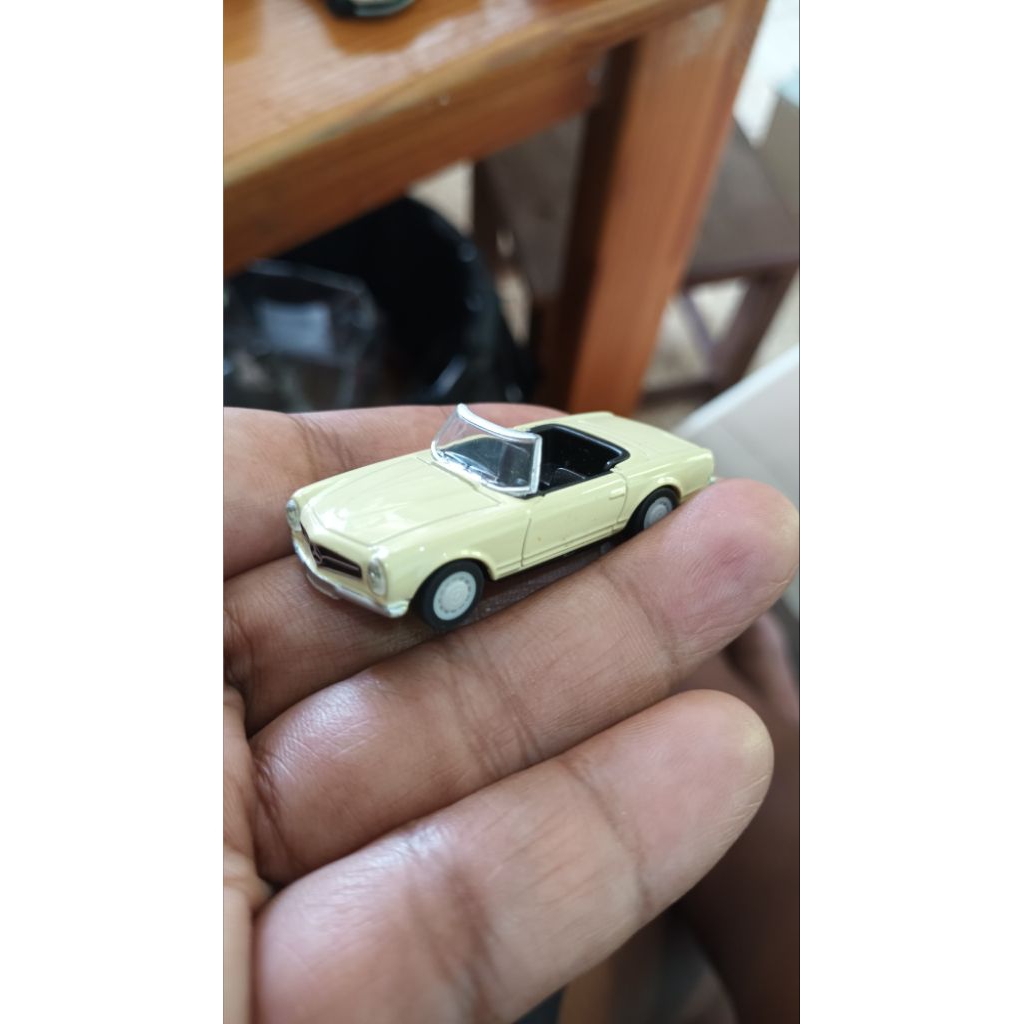 รถโมเดล Georgia 1/72 MERCEDES BENZ 230 SL WHITE/CREAM 230sl diecast car model รถเหล็ก Mercedes-Benz 