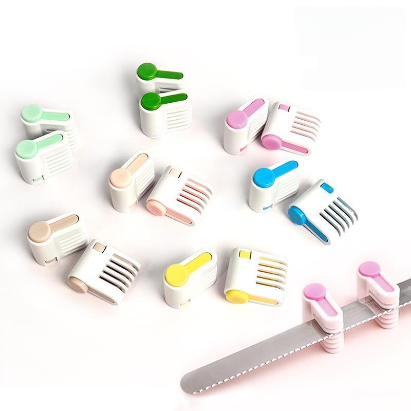 Bakery D'VER ❤️ ตัวล็อกมีดตัดเค้ก ที่ล็อกมีดแบ่งขั้นเค้ก ตัวล็อคมีดสำหรับสไลด์ชั้นเค้ก แพค 2 ชิ้น