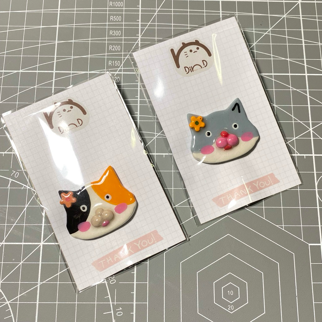 พร้อมส่ง 🫶🏻 ดินปั้นแฮนด์เมด แม่เหล็ก หน้าน้องแมว 🐱 สุดน่ารัก 💕 ปั้นจากดินเยื่อกระดาษ เคลือบ UV Resin