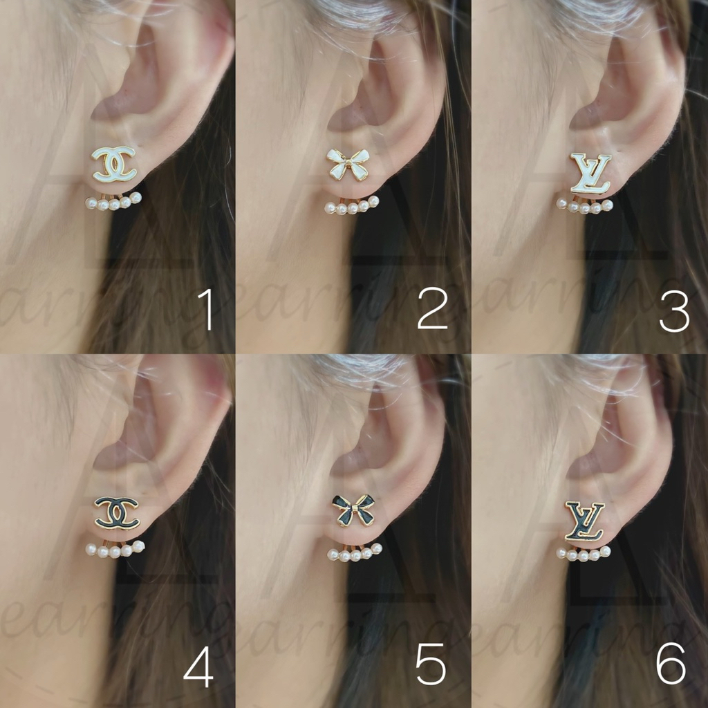 [ราคาต่อ1คู่] ต่างหูประกบหน้า-หลังตัวเรือนสีทองเพ้นท์สีขาว/ดำ พร้อมแป้นโลหะทรงจุกน้ำเต้าทุกคู่