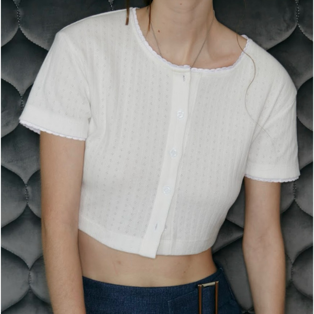 🩵 Sunny Express 🩵 ส่งต่อเสื้อครอป ดีเทลผ้ายืดลายฉลุ ขอบลูกไม้ คุณหนูคุณใจ size S อกได้ถึง 35 ซักเก็บ