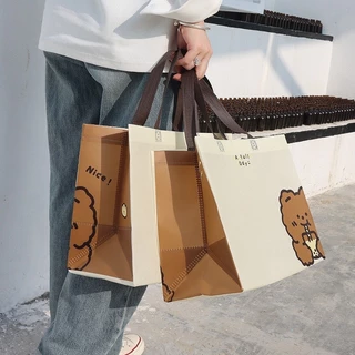 กระเป๋า ผ้าสปันด์บอนด์หนา เคลือบพิเศษ ลายหมี สีครีม พกพา ถือช๊อปปิ้ง ใส่ของใช้ต่างๆ พร้อมส่ง