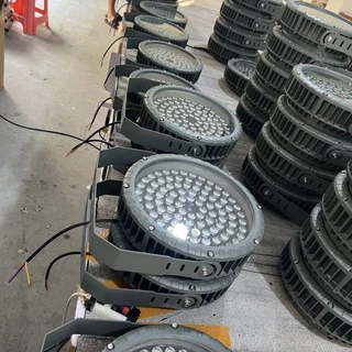 ไฟส่องต้นไม้ LED กลางแจ้ง แสงวอร์มไวท์ IP65 กันน้ำ สำหรับสวน