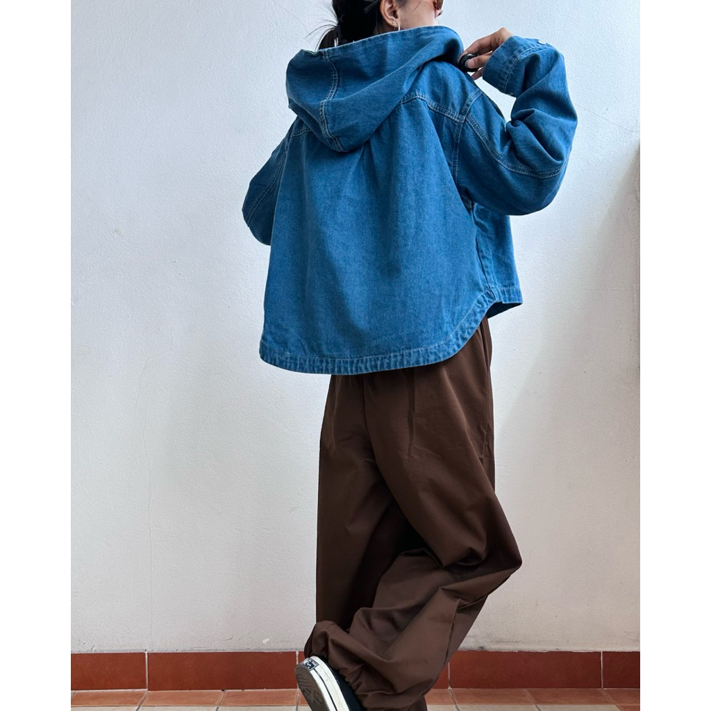 PLOYNAPAS - เสื้อฮู้ดแขนยาว hoodie ผ้ายีนส์อย่างดี เป็นทรงหน้าสั้นหลังยาว