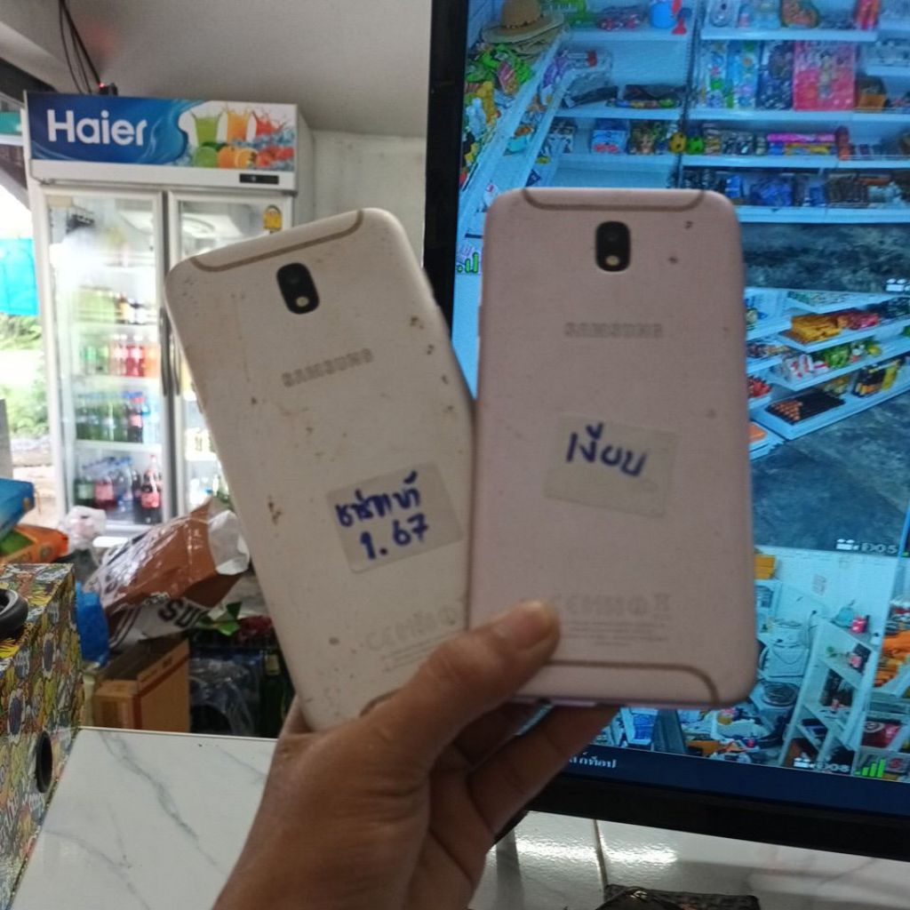 ซากSamsung j7 pro 2เครื่อง ไม่ติดรหัส จอแตก แบตบวม1 ตัว