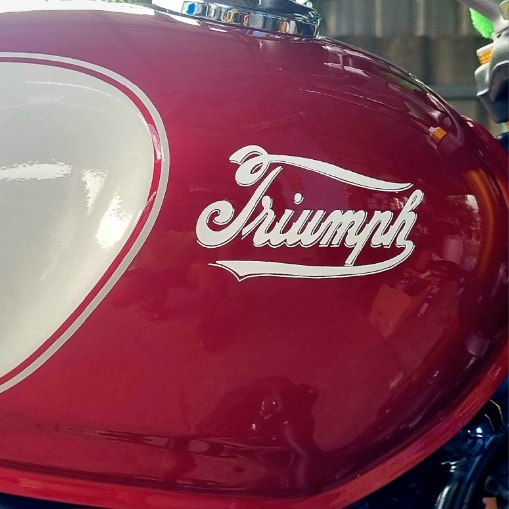 สติ้กเกอร์ Triumph แบบนูน มีมิติ ขายเป็นคู่ ทีหลากหลายแบบ Triumph old logo และ Triumph new logo หรือ Triumph font logo