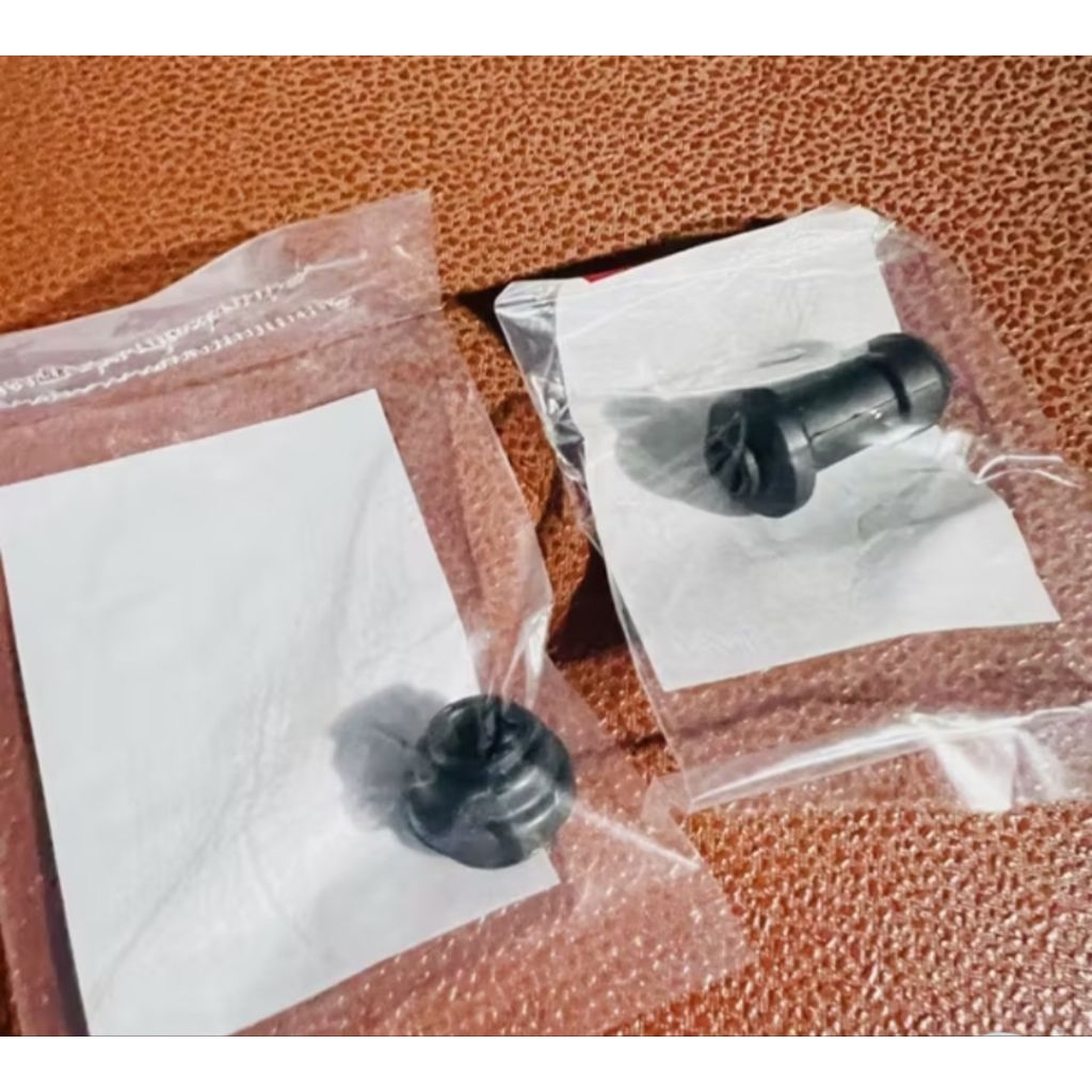 บู๊ชหุ้มสลักดิกส์เบรคพร้อมยางกันฝุ่นB Wave110i Click160 แท้ศูนย์ 45132-166-016 /45133-MA3-006