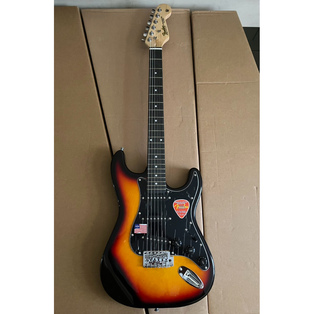 กีต้าร์ไฟฟ้า Fender Stratocaster ( พร้อมส่งในไทย )