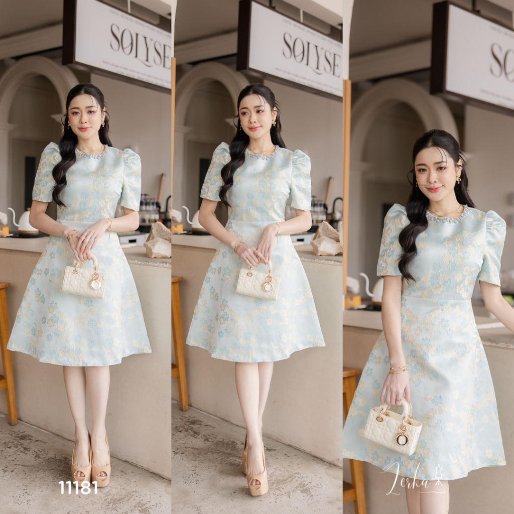 ชุดเดรสสีฟ้า ครีม ผ้าแจ็คการ์ดลายดอกไม้ แต่งโอปอล์สวยๆ #code11181