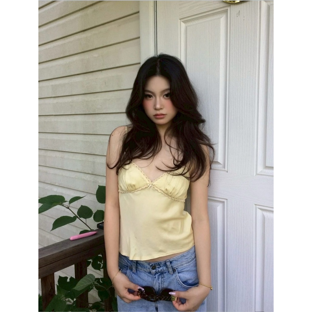 เสื้อสายเดี่ยวผ้าซาตินเงา ดีเทลเย็บเก็บทรงช่วงอก