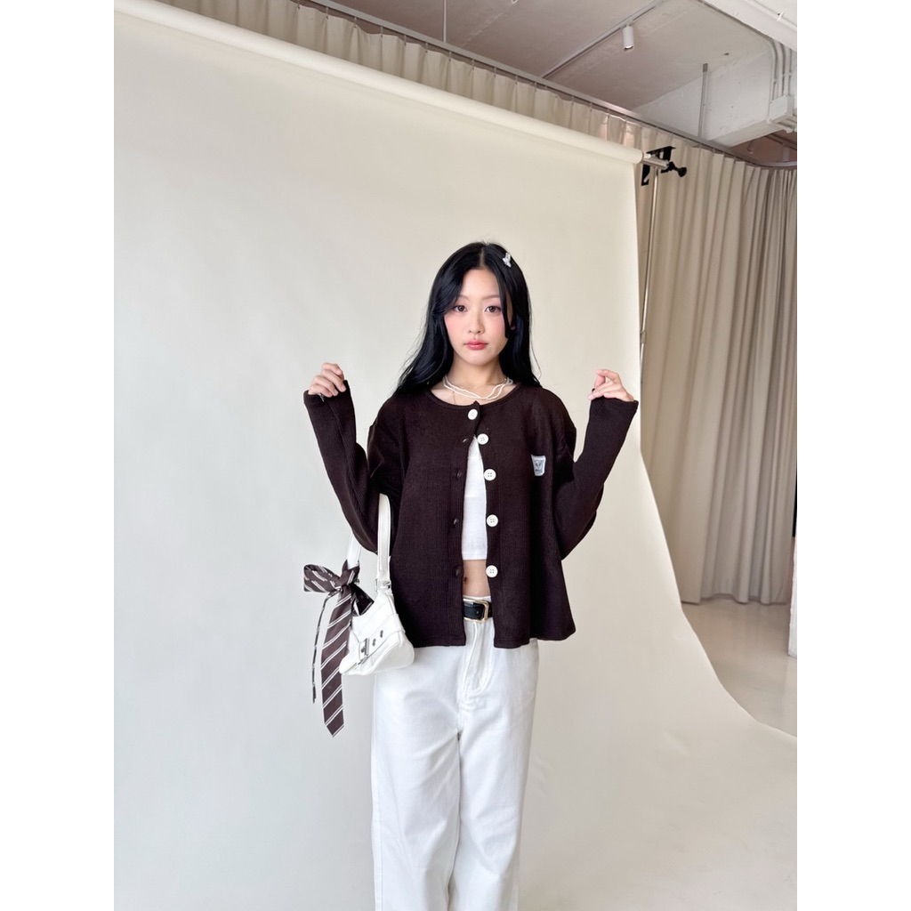Mamildya.shop  เสื้อคาดิแกนแขนยาวผ้ายืดหยุ่นติดลูกไม้ที่อก/ E2-5/COOK-ยาวขาว⚫ ราคา ถูกที่สุด ดีลบีเคเค แกลเลอรีภาพที่ 7